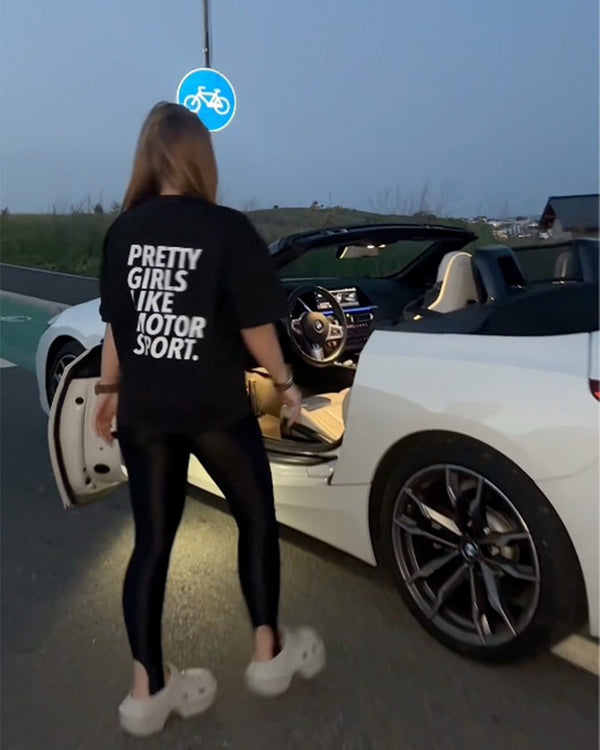 Client XPLODE purtând un produs personalizat